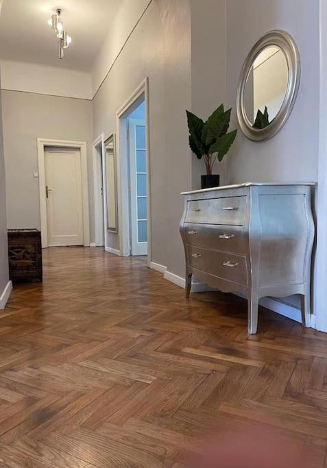 Florianska Grand Apartment 2 Cracovia Exterior foto