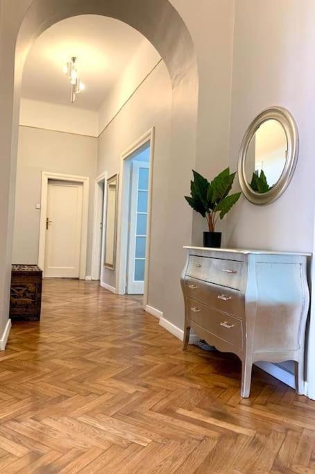 Florianska Grand Apartment 2 Cracovia Exterior foto